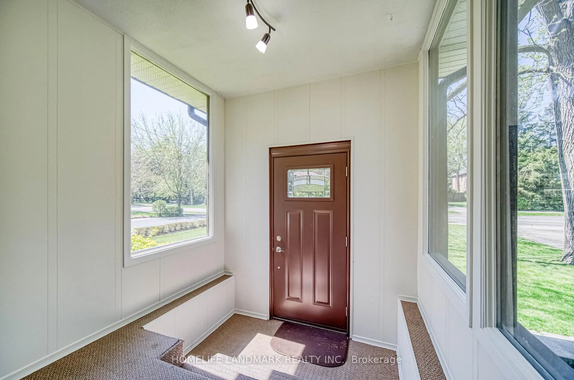 Photo 5 of 425 Maple Grove Drive, Oakville, Ford — HOMEH