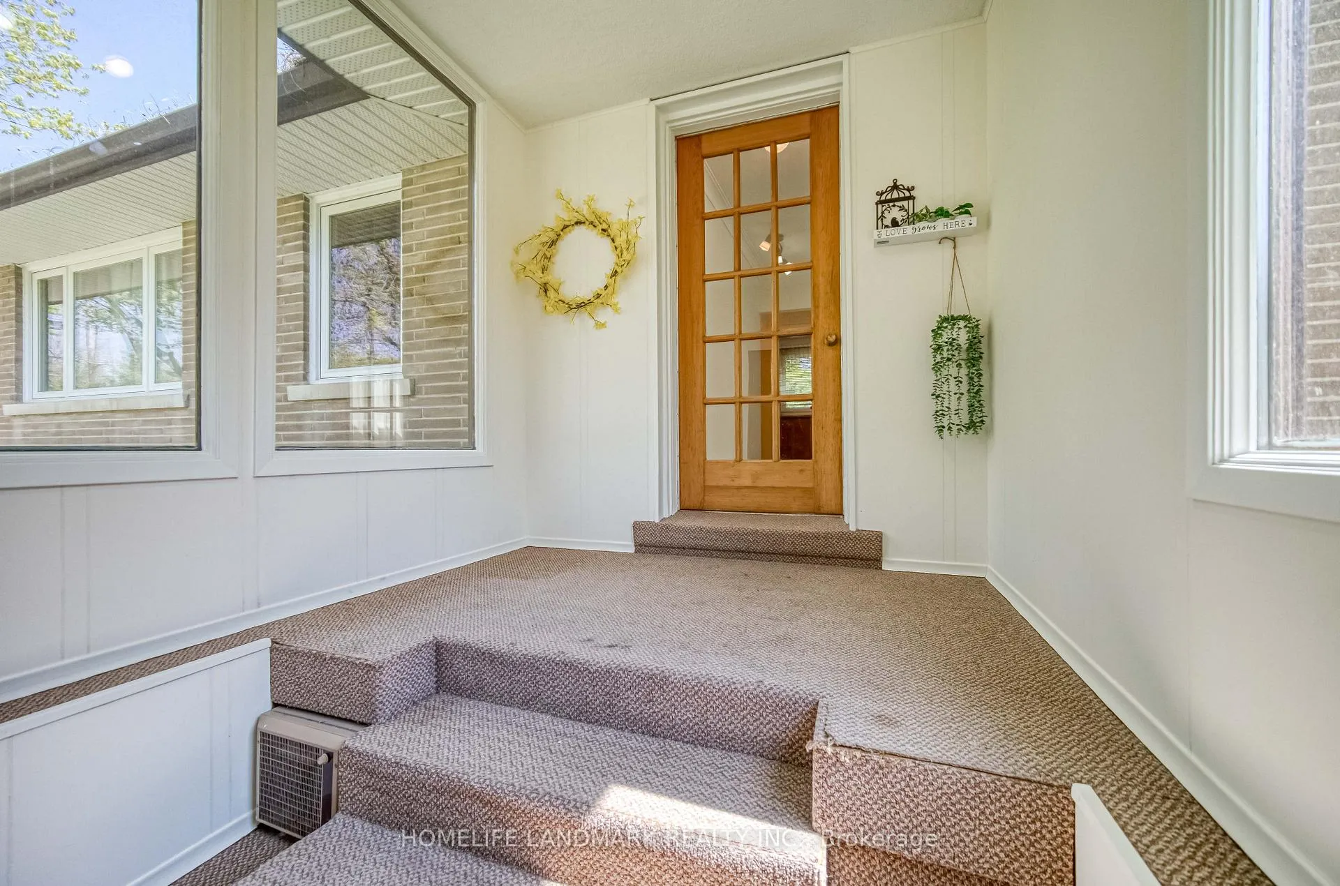 Photo 6 of 425 Maple Grove Drive, Oakville, Ford — HOMEH