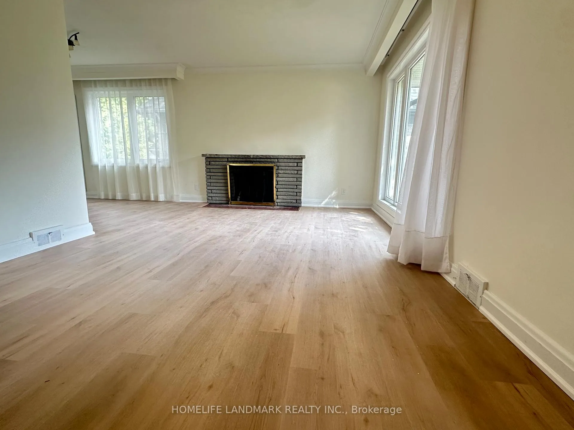 Photo 8 of 425 Maple Grove Drive, Oakville, Ford — HOMEH