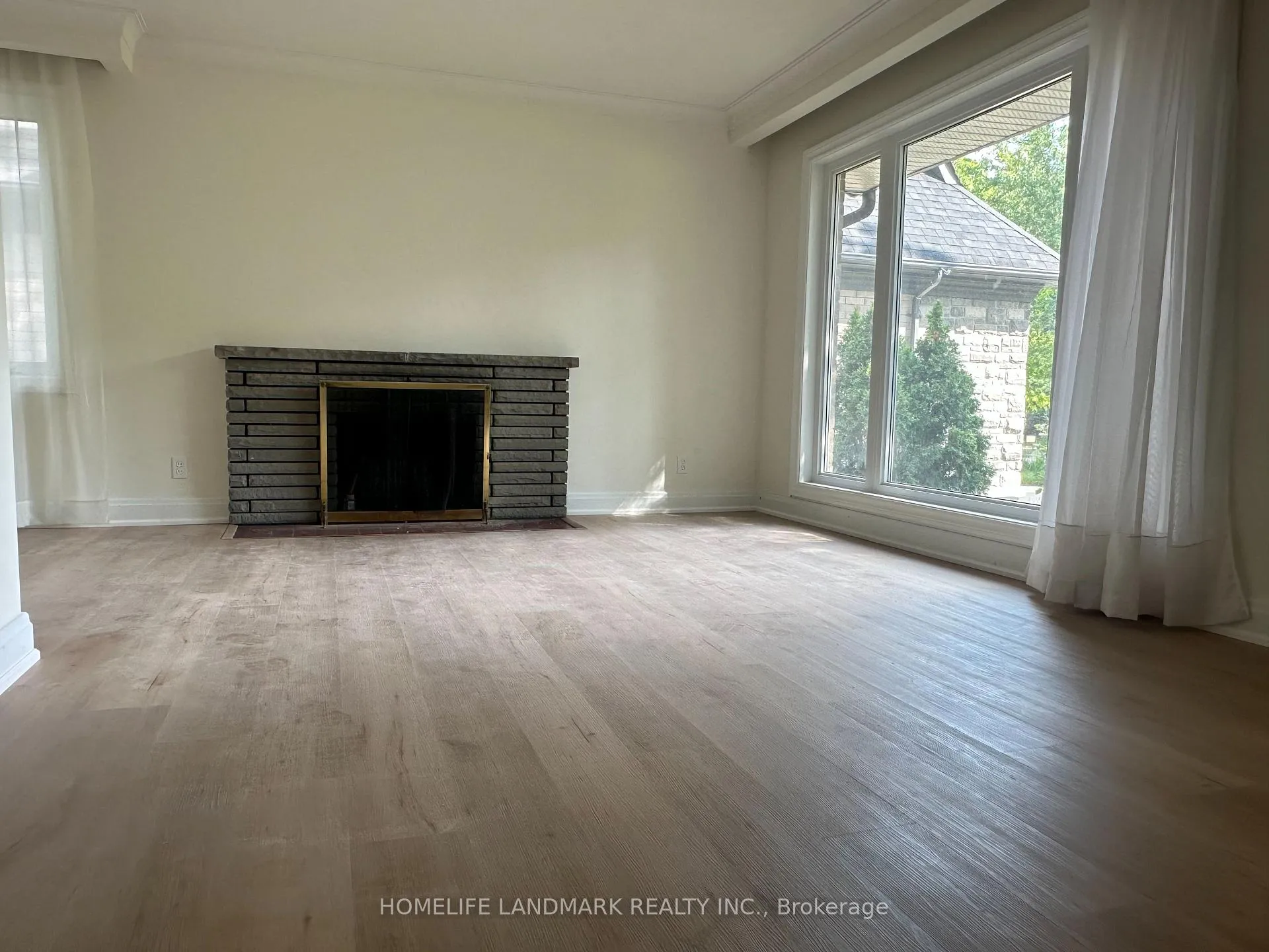 Photo 9 of 425 Maple Grove Drive, Oakville, Ford — HOMEH