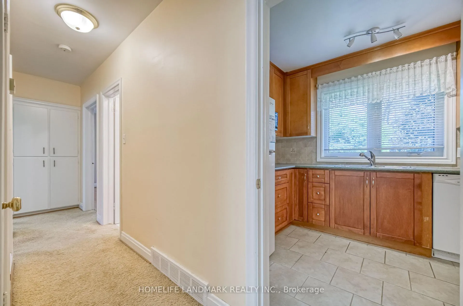 Photo 12 of 425 Maple Grove Drive, Oakville, Ford — HOMEH