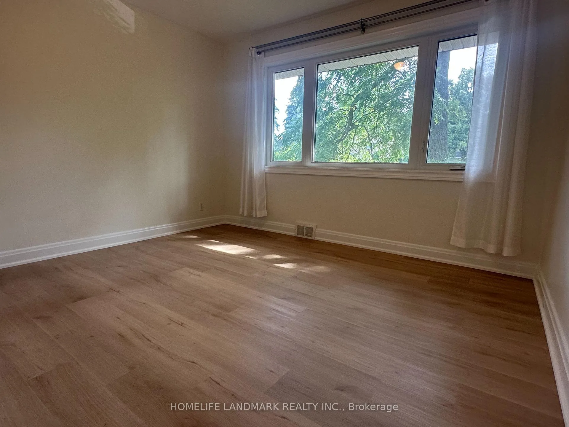 Photo 15 of 425 Maple Grove Drive, Oakville, Ford — HOMEH