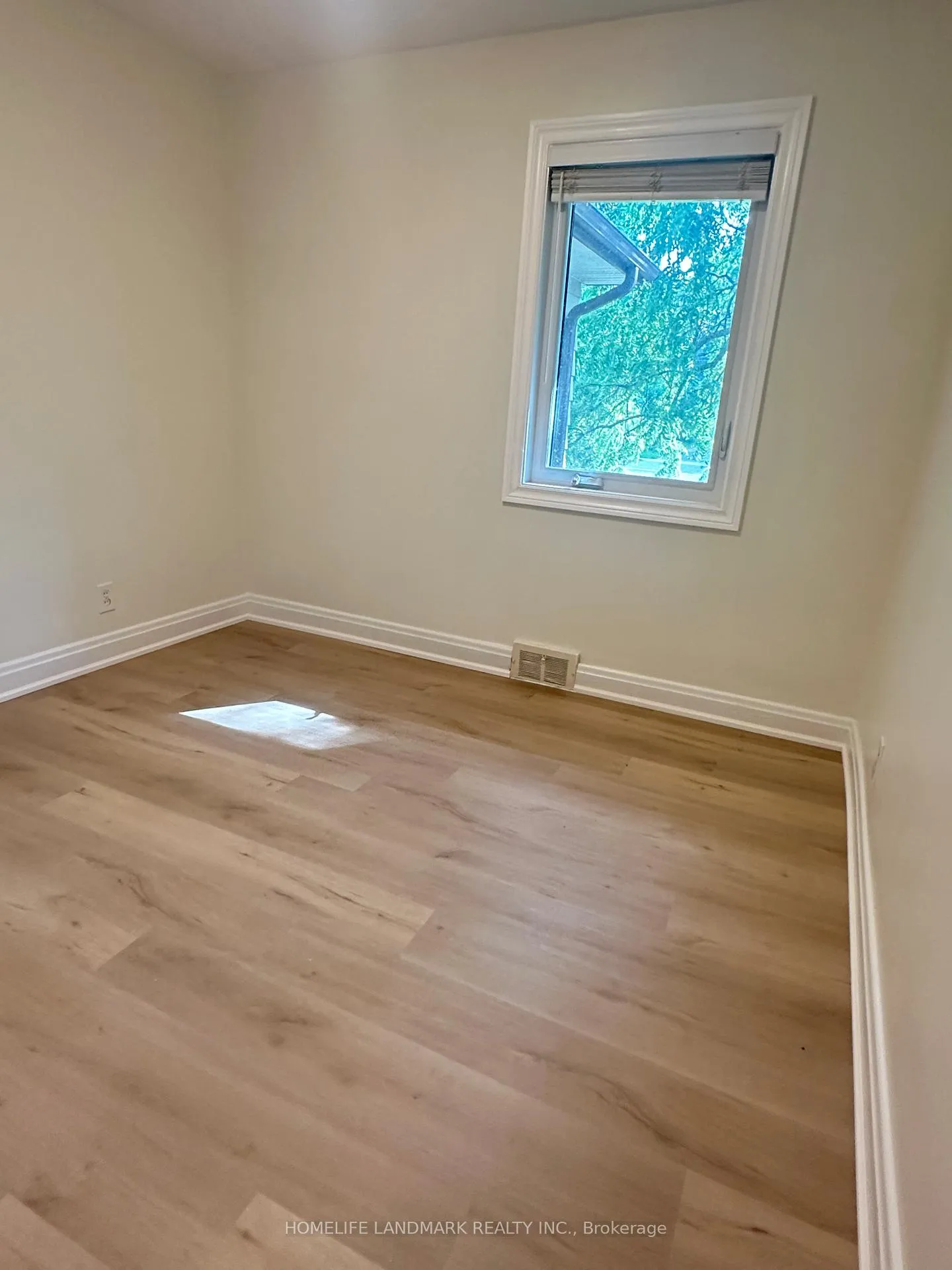 Photo 16 of 425 Maple Grove Drive, Oakville, Ford — HOMEH