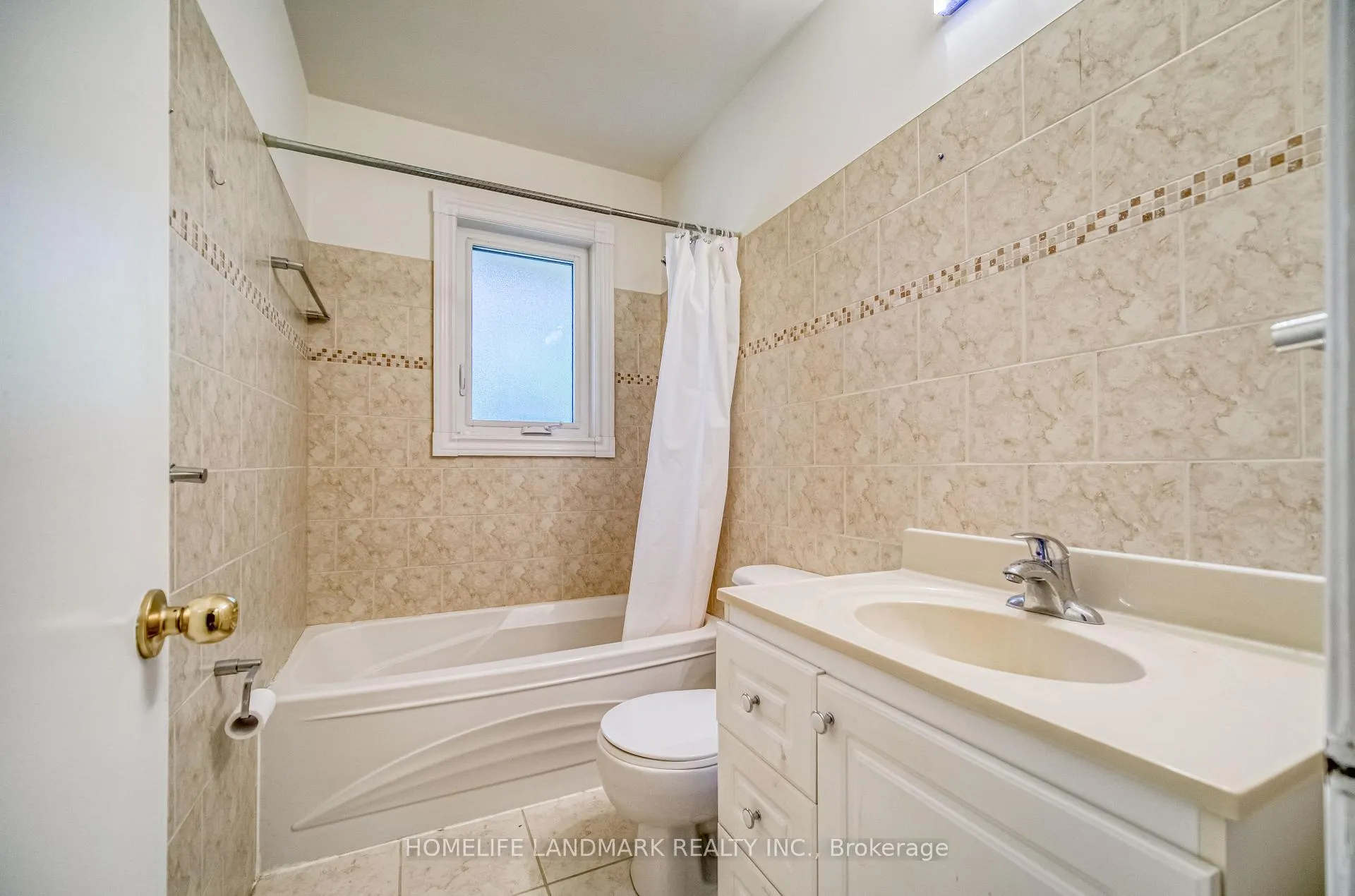 Photo 17 of 425 Maple Grove Drive, Oakville, Ford — HOMEH