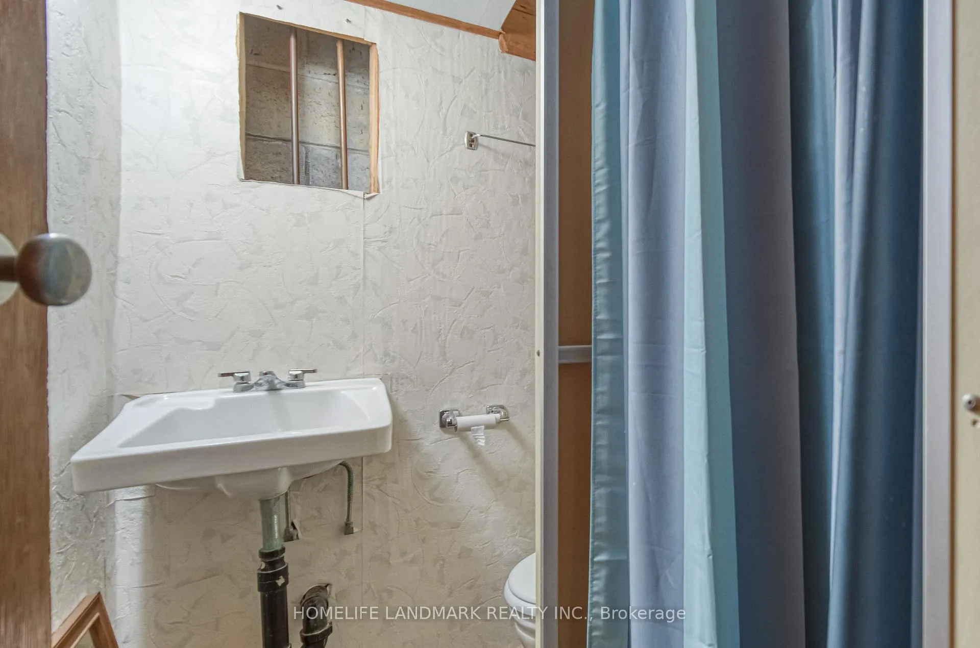 Photo 25 of 425 Maple Grove Drive, Oakville, Ford — HOMEH