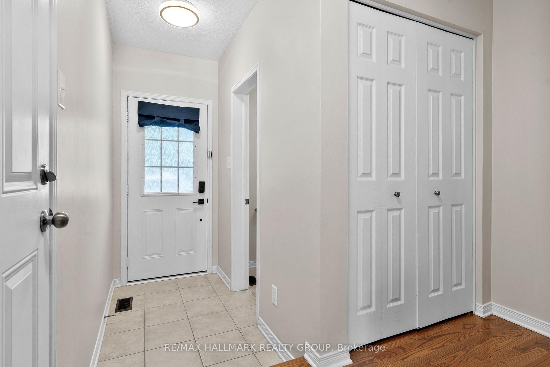 Photo 4 of 379 Rolling Meadow Crescent, Ottawa, Mer Bleue/Bradley Estates/Anderson Park — HOMEH