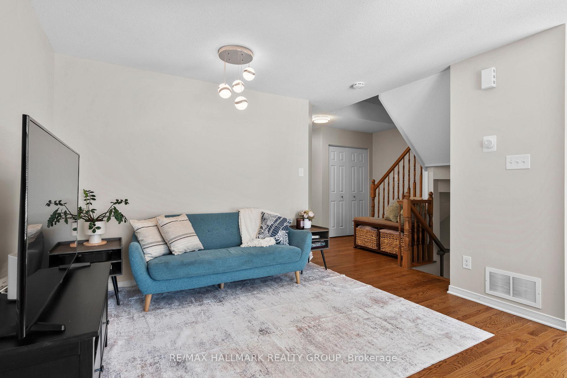 Photo 8 of 379 Rolling Meadow Crescent, Ottawa, Mer Bleue/Bradley Estates/Anderson Park — HOMEH