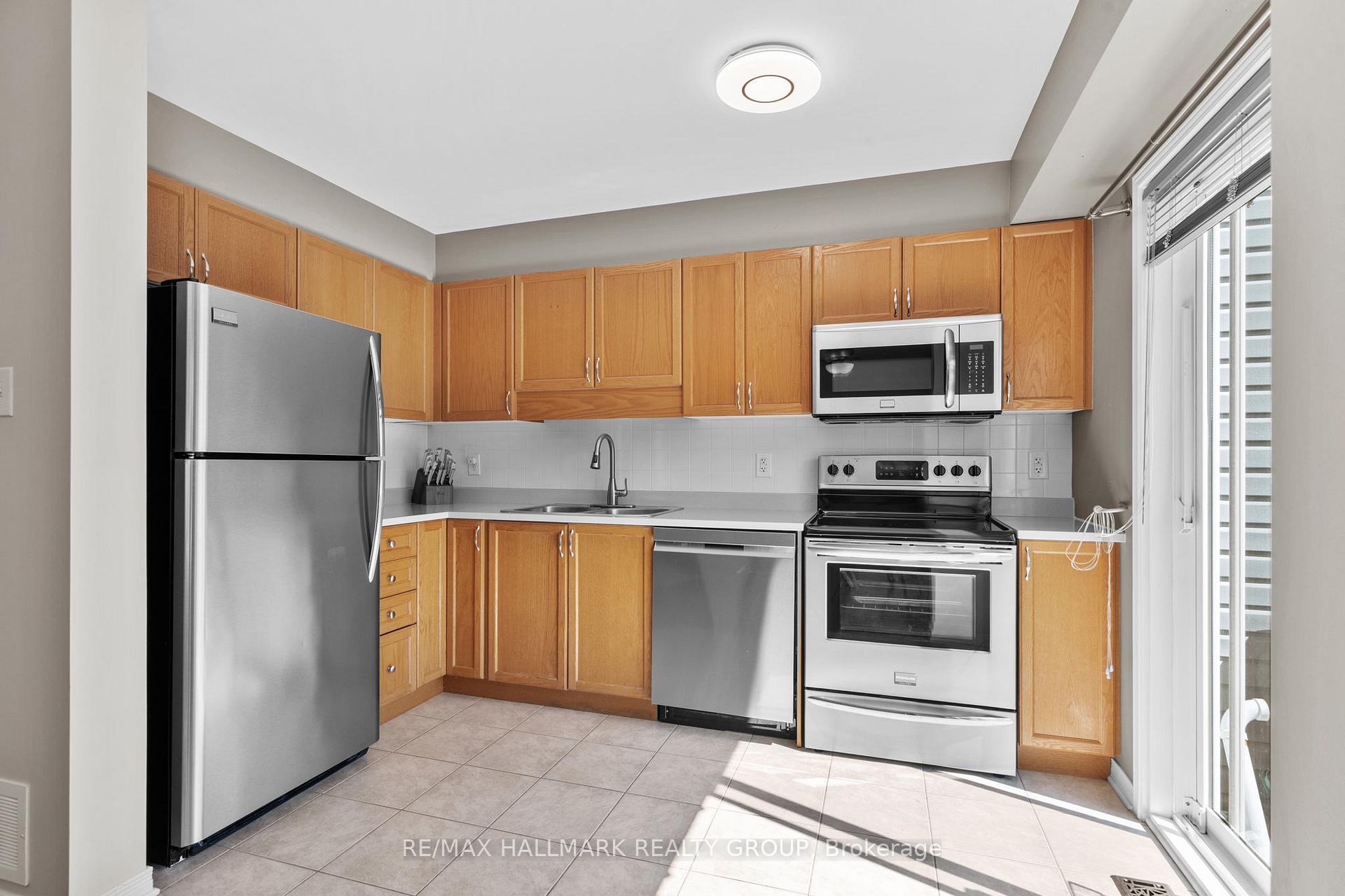 Photo 13 of 379 Rolling Meadow Crescent, Ottawa, Mer Bleue/Bradley Estates/Anderson Park — HOMEH