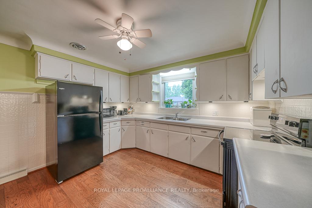 Photo 3 of 335 Delcrest Avenue E, Norfolk, Delhi — HOMEH