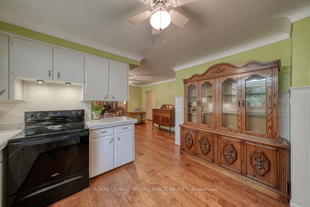 Photo 4 of 335 Delcrest Avenue E, Norfolk, Delhi — HOMEH