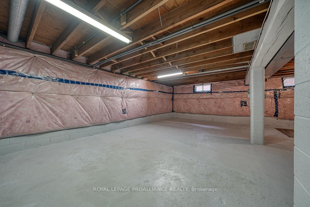 Photo 9 of 335 Delcrest Avenue E, Norfolk, Delhi — HOMEH