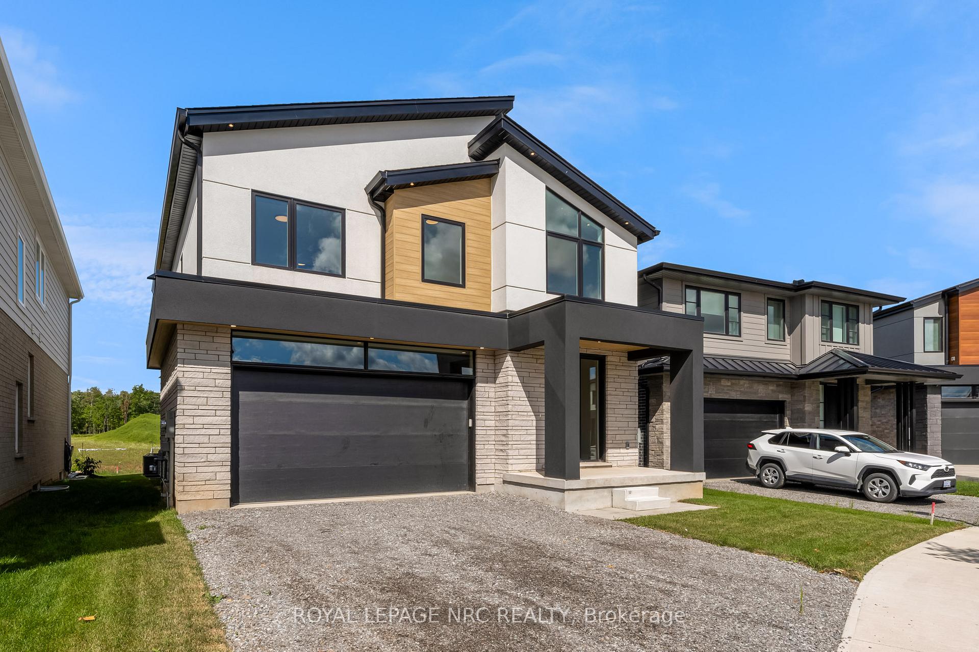 Photo 2 of 9 Arsenault Crescent, Pelham, Fonthill — HOMEH