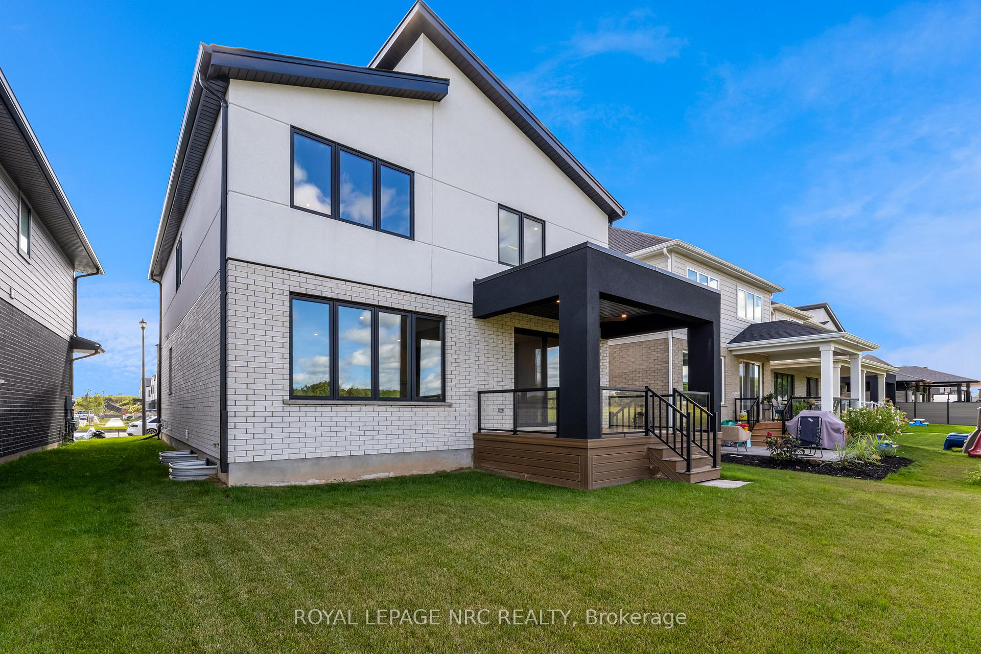 Photo 3 of 9 Arsenault Crescent, Pelham, Fonthill — HOMEH