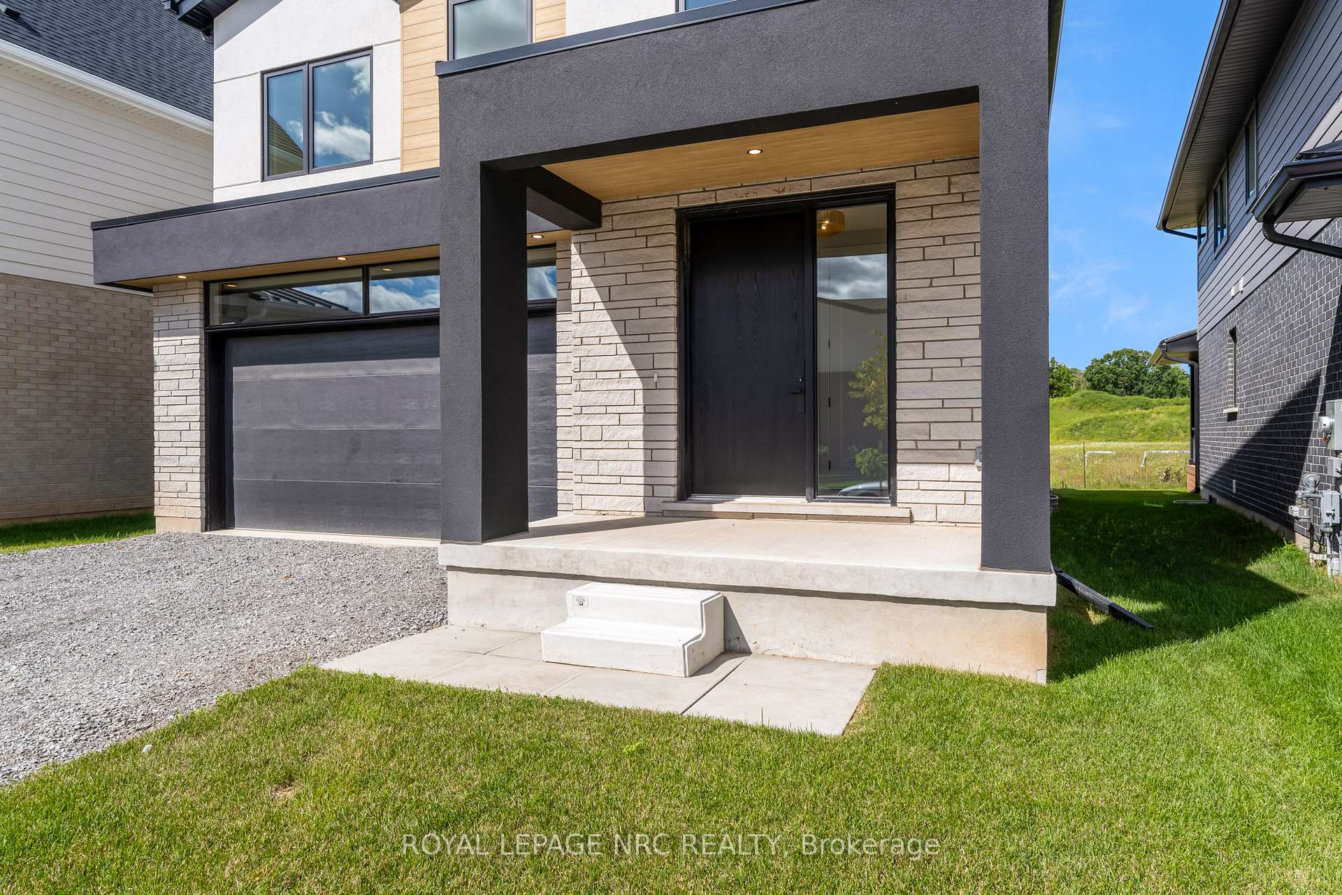 Photo 7 of 9 Arsenault Crescent, Pelham, Fonthill — HOMEH