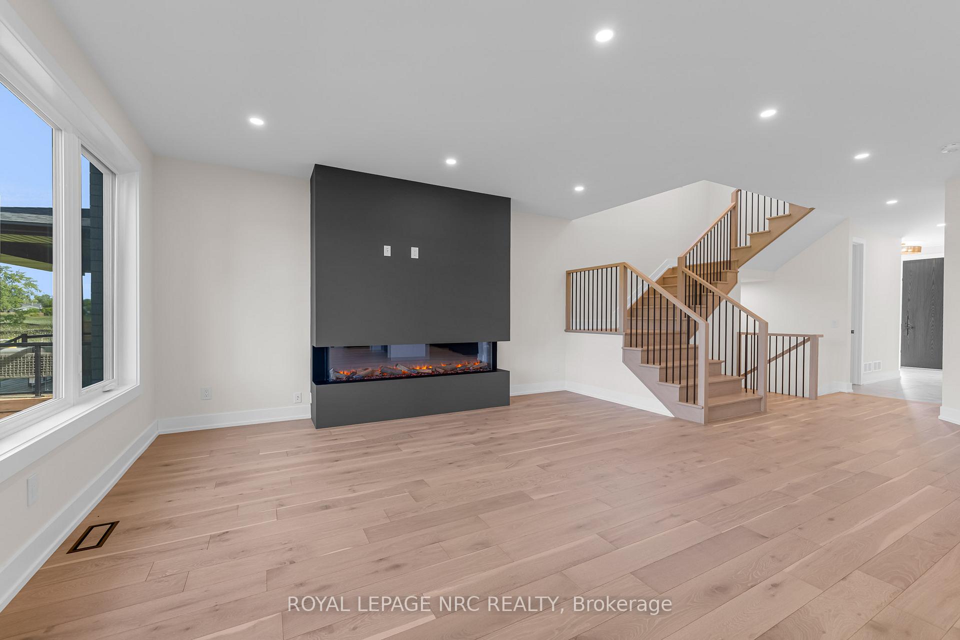 Photo 10 of 9 Arsenault Crescent, Pelham, Fonthill — HOMEH