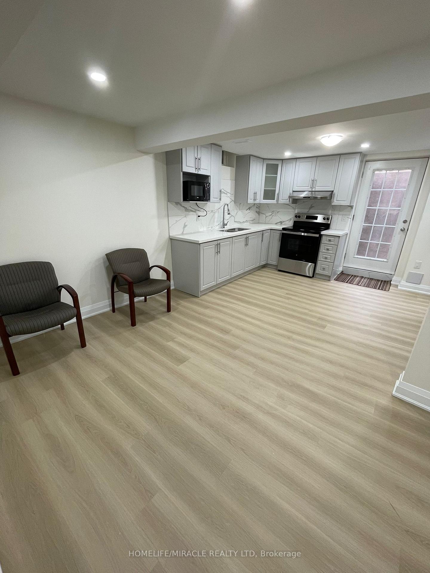 Photo 1 of 4602 Bismark Crescent, Mississauga, Hurontario — HOMEH
