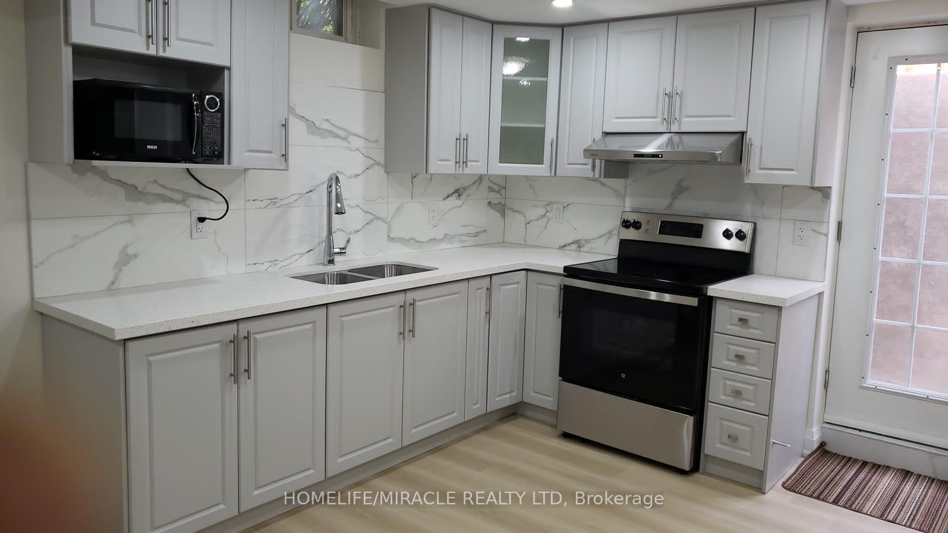 Photo 6 of 4602 Bismark Crescent, Mississauga, Hurontario — HOMEH