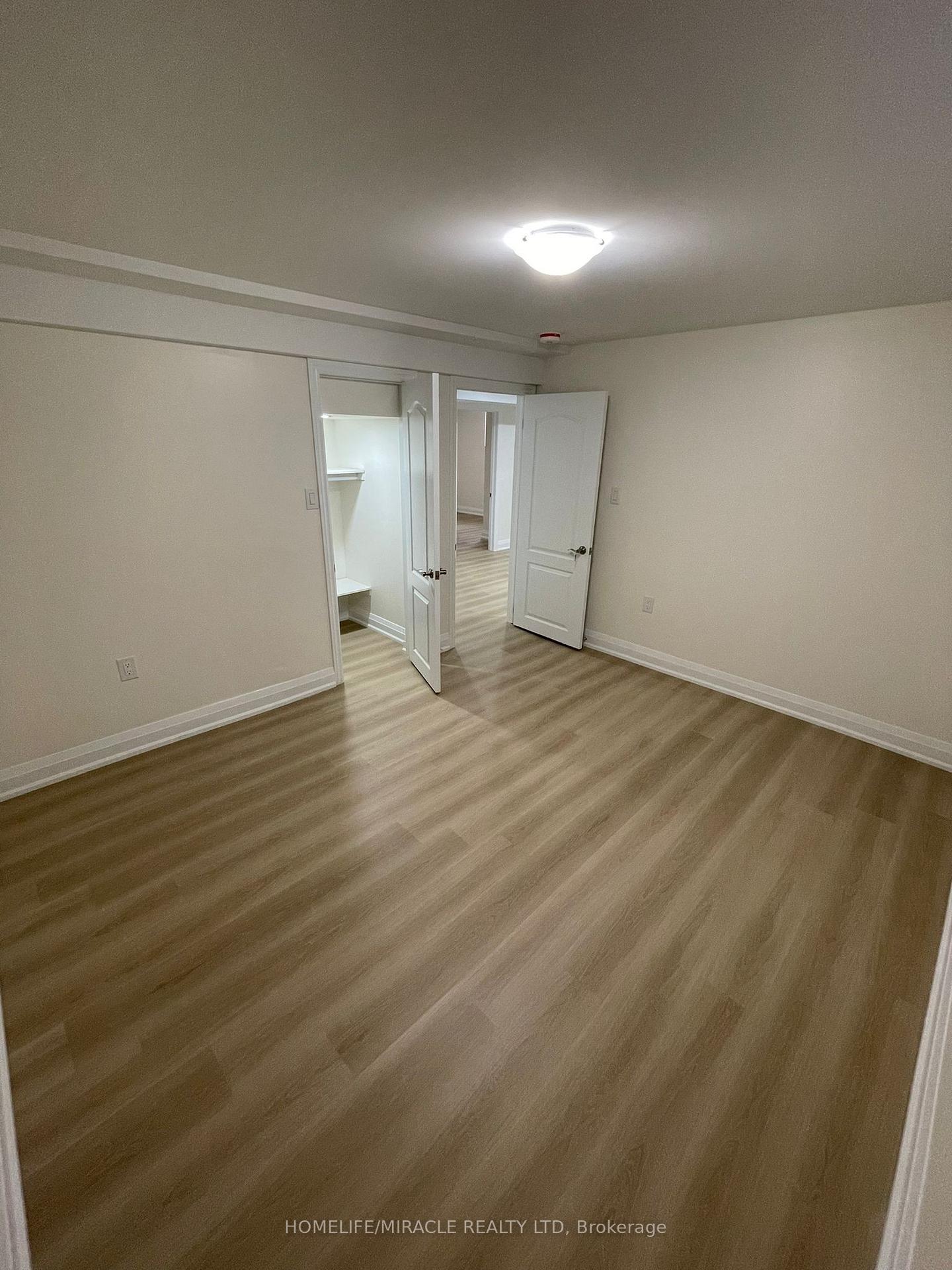 Photo 14 of 4602 Bismark Crescent, Mississauga, Hurontario — HOMEH