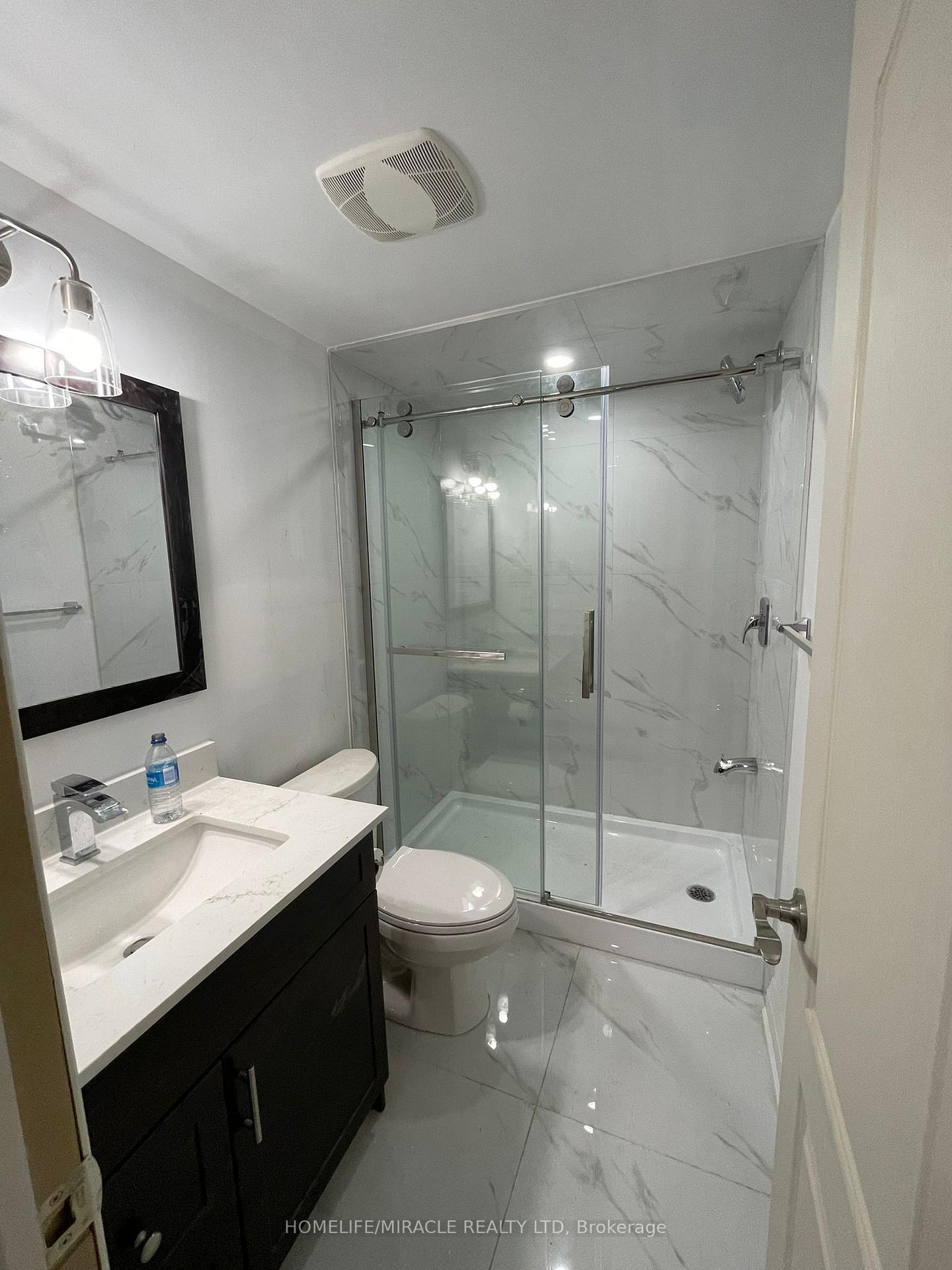 Photo 13 of 4602 Bismark Crescent, Mississauga, Hurontario — HOMEH