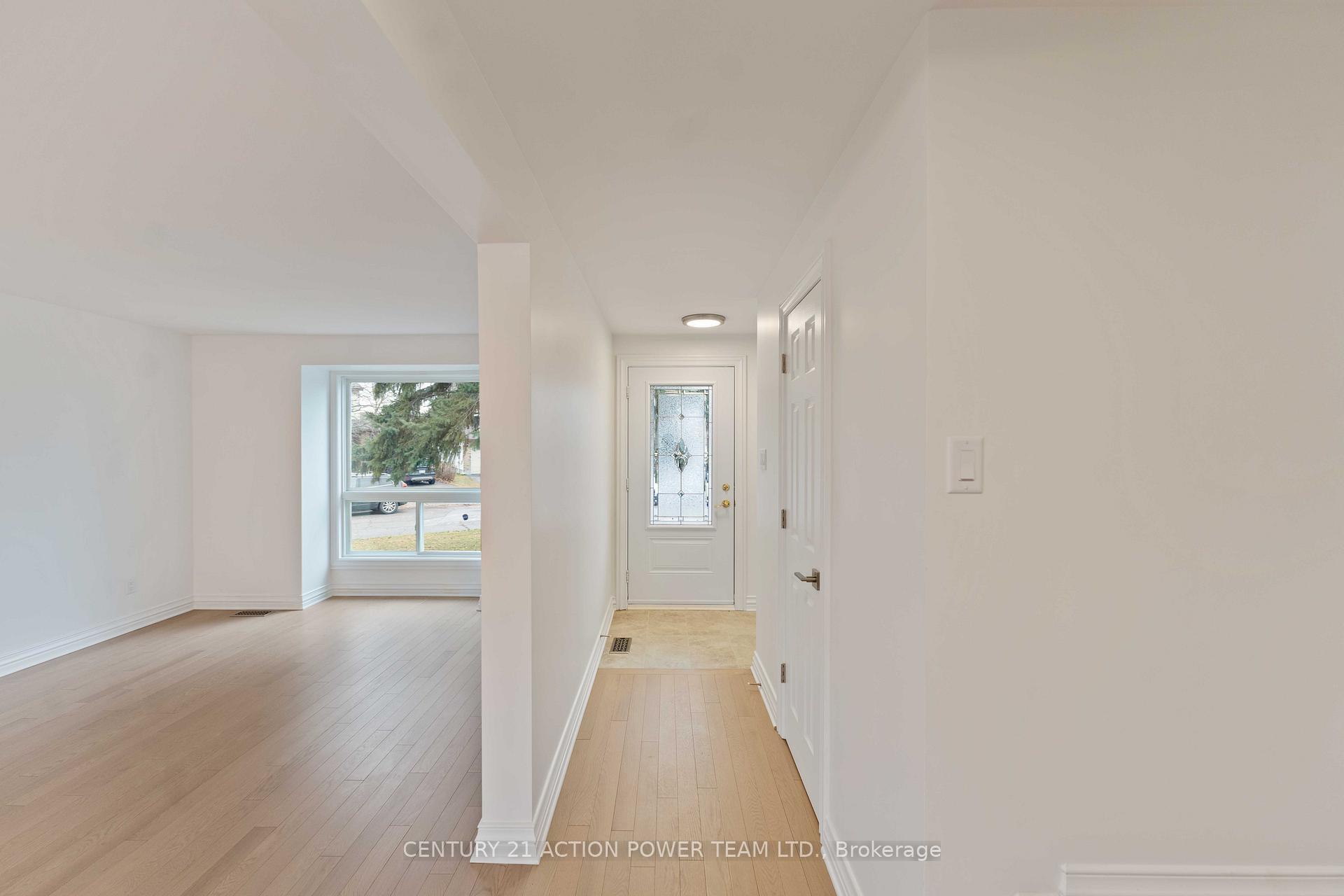 Photo 2 of Unit A, 427 Grassland Terrace, Ottawa, Queenswood Heights South — HOMEH