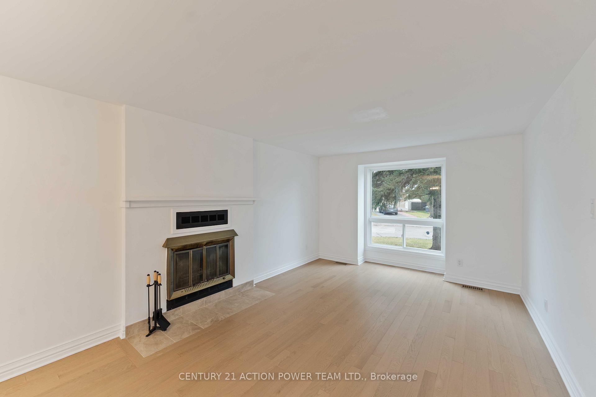 Photo 4 of Unit A, 427 Grassland Terrace, Ottawa, Queenswood Heights South — HOMEH