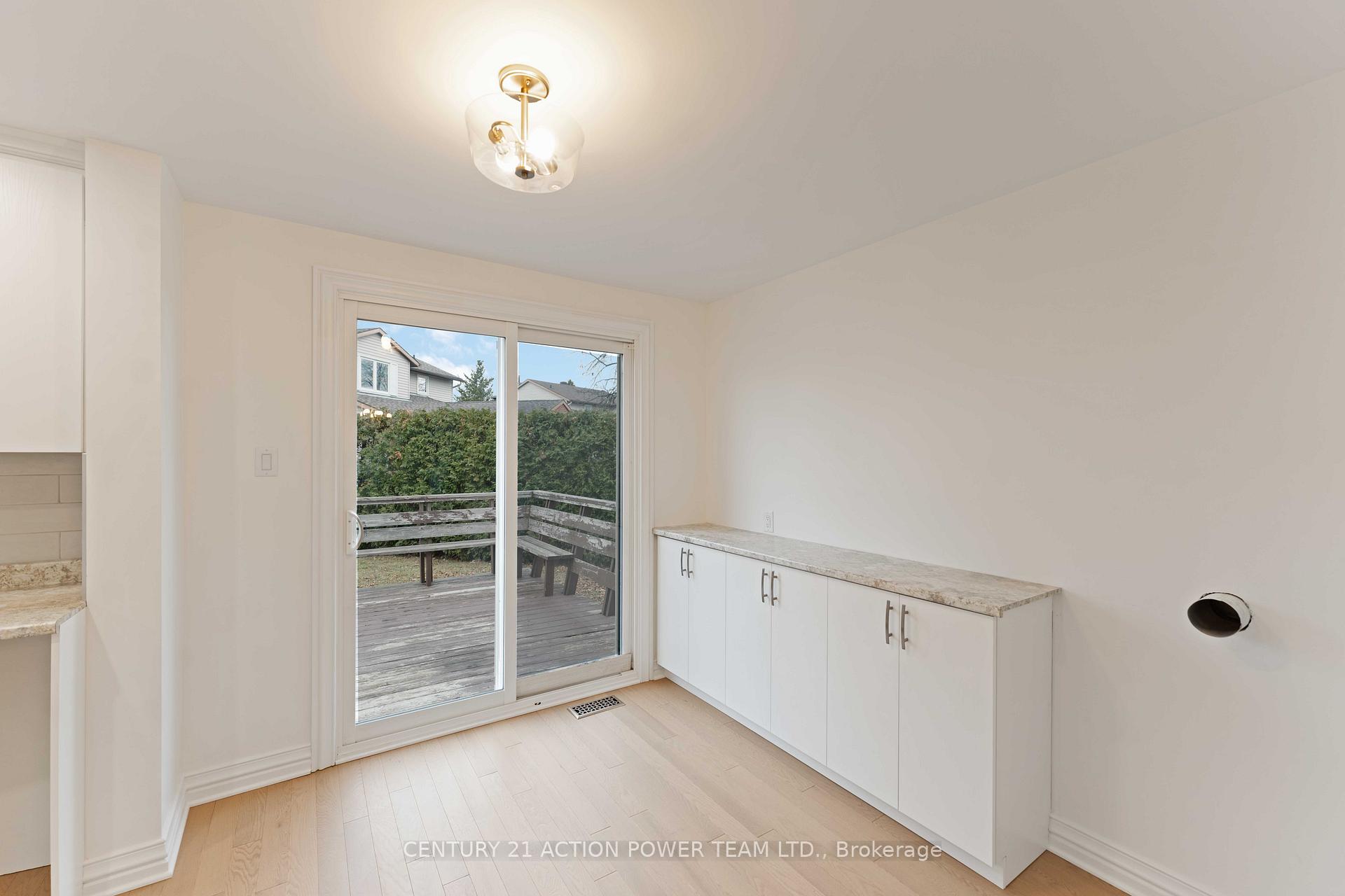 Photo 9 of Unit A, 427 Grassland Terrace, Ottawa, Queenswood Heights South — HOMEH