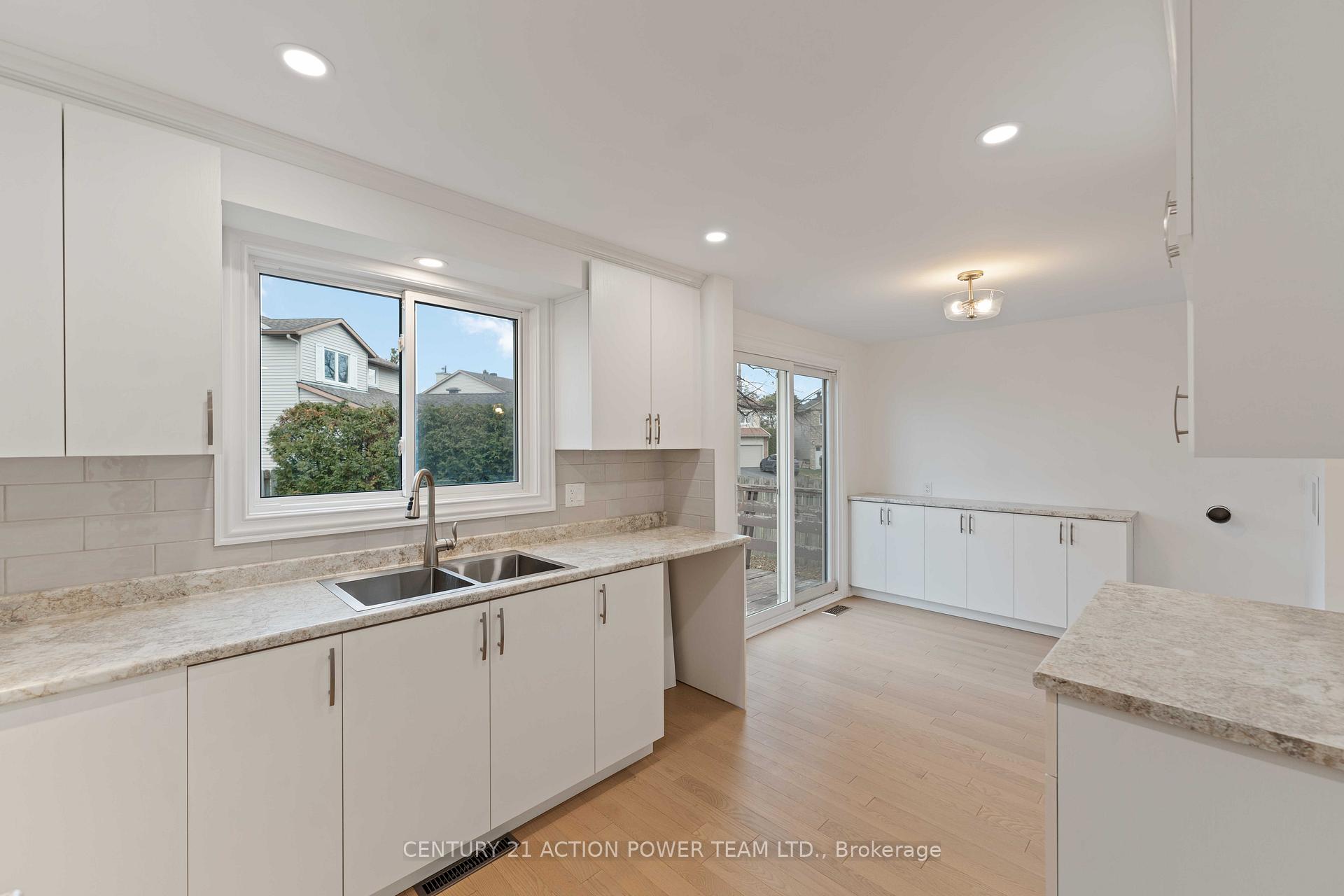 Photo 10 of Unit A, 427 Grassland Terrace, Ottawa, Queenswood Heights South — HOMEH