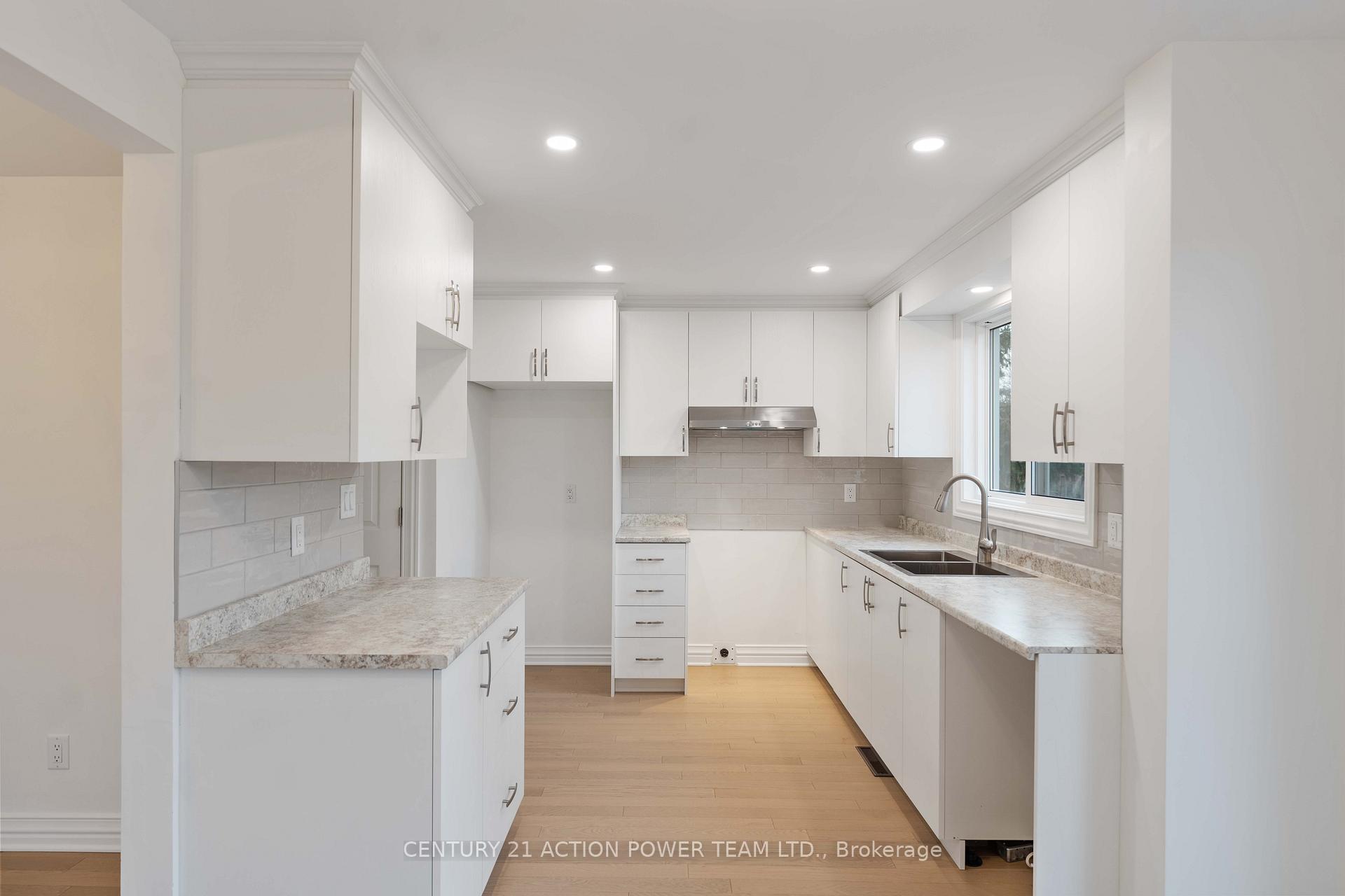 Photo 12 of Unit A, 427 Grassland Terrace, Ottawa, Queenswood Heights South — HOMEH