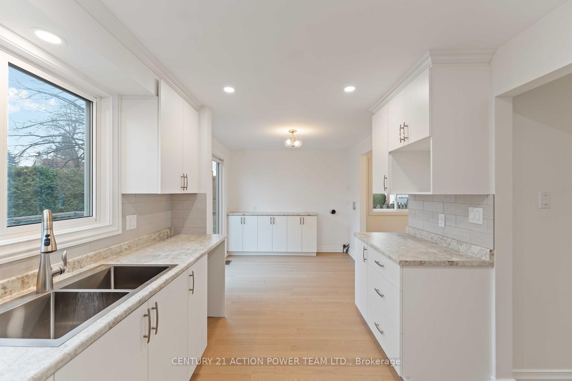 Photo 14 of Unit A, 427 Grassland Terrace, Ottawa, Queenswood Heights South — HOMEH