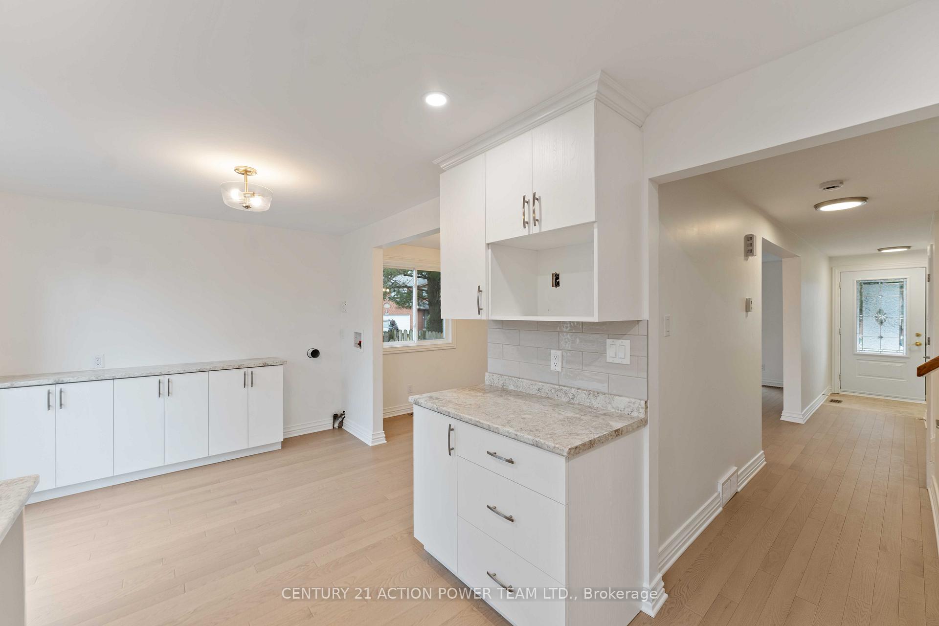 Photo 15 of Unit A, 427 Grassland Terrace, Ottawa, Queenswood Heights South — HOMEH