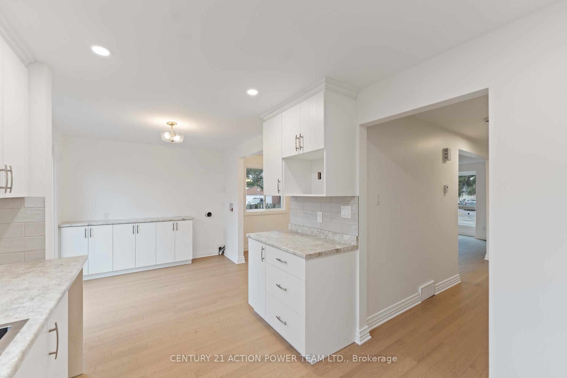 Photo 17 of Unit A, 427 Grassland Terrace, Ottawa, Queenswood Heights South — HOMEH