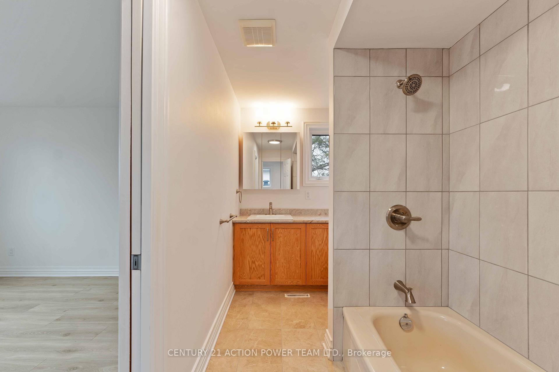 Photo 32 of Unit A, 427 Grassland Terrace, Ottawa, Queenswood Heights South — HOMEH