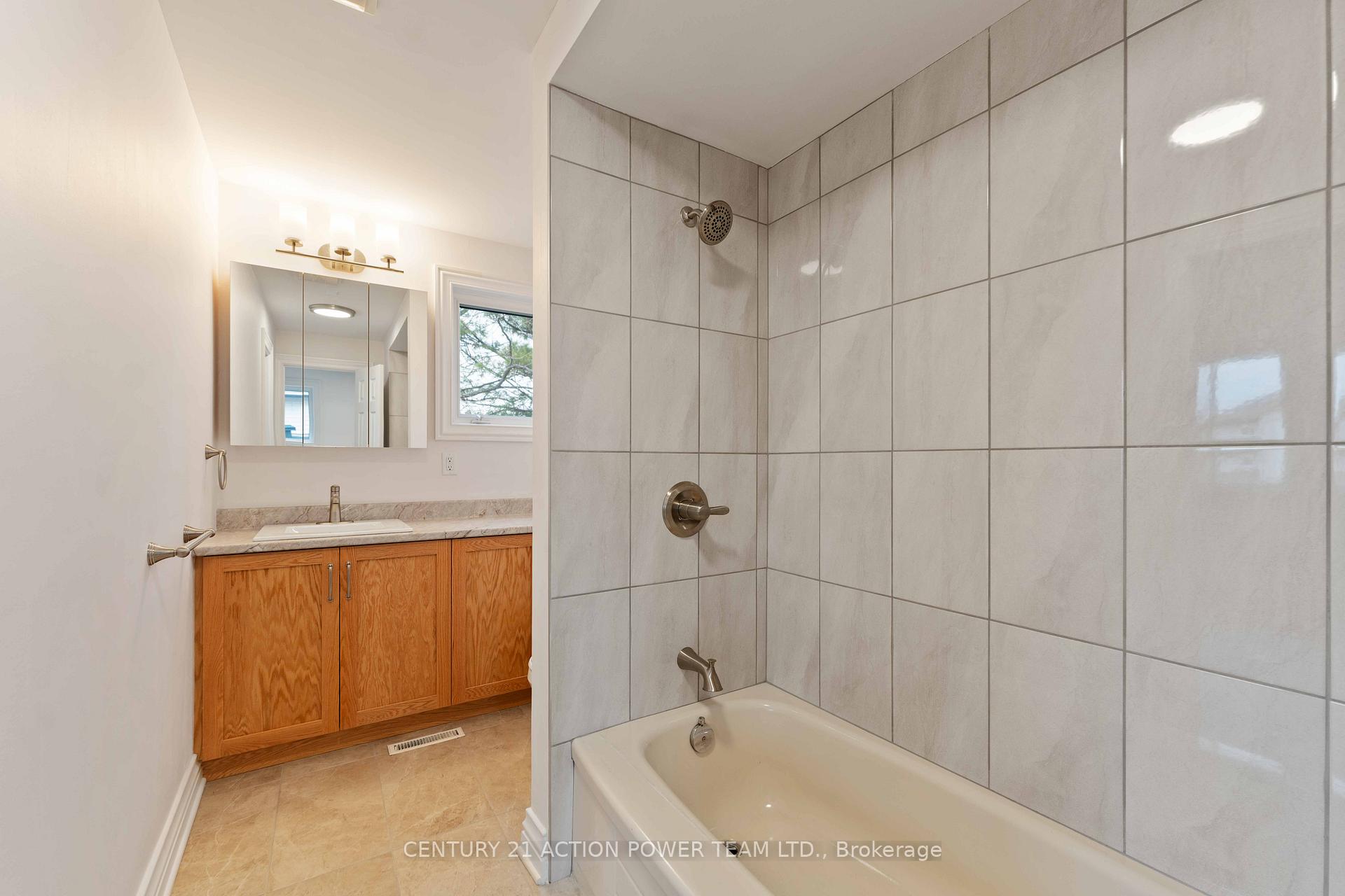 Photo 33 of Unit A, 427 Grassland Terrace, Ottawa, Queenswood Heights South — HOMEH