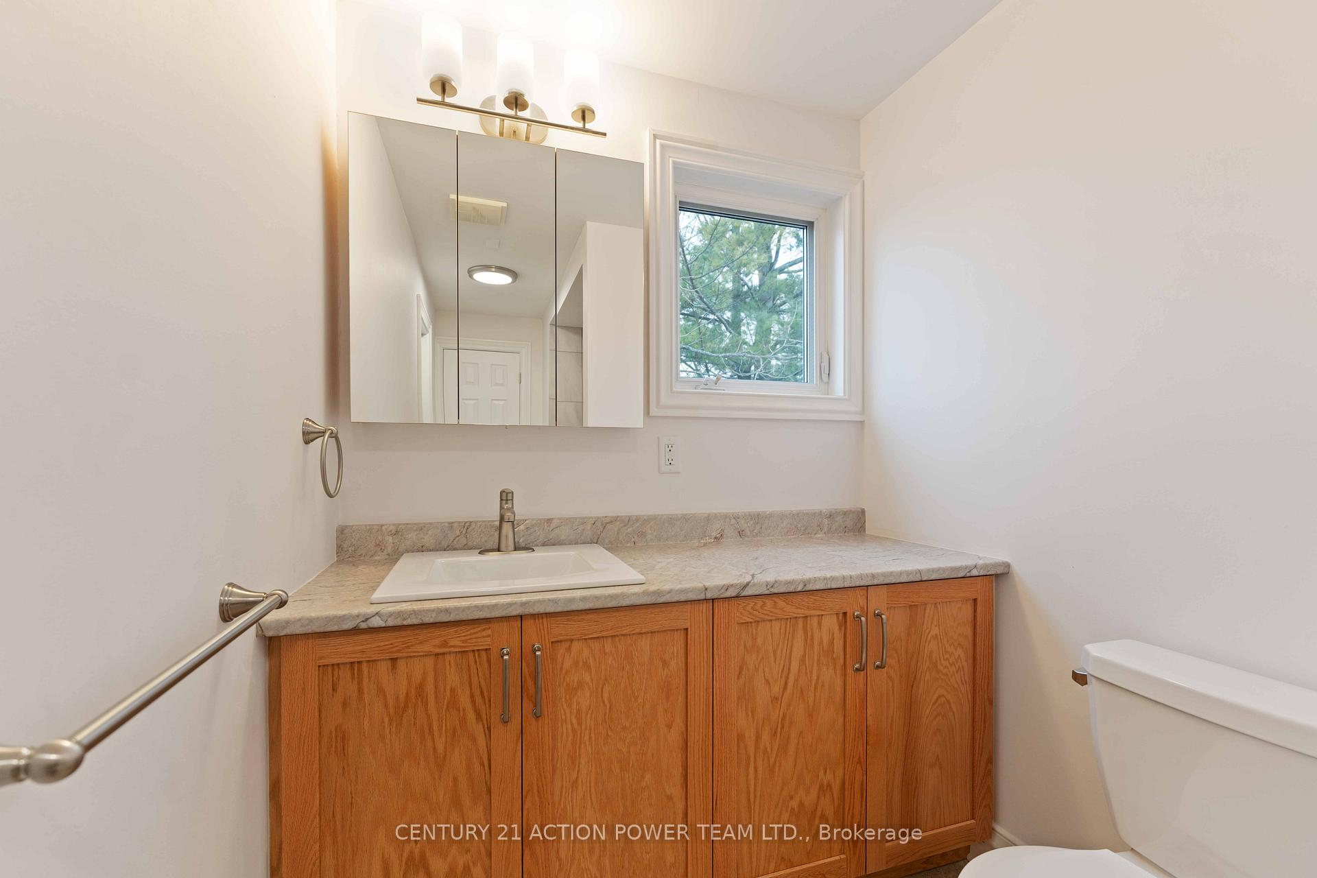 Photo 34 of Unit A, 427 Grassland Terrace, Ottawa, Queenswood Heights South — HOMEH