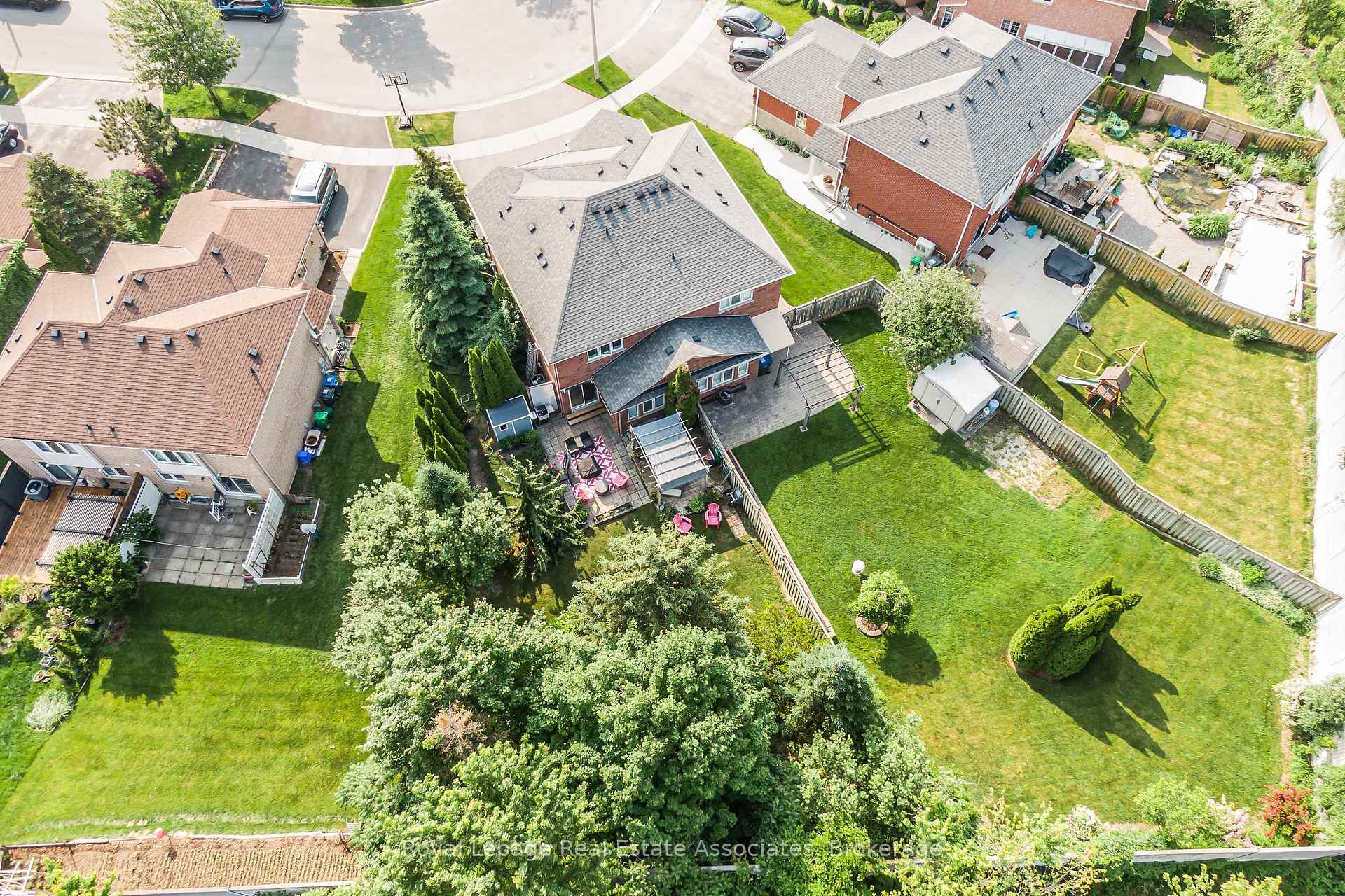 Photo 2 of 7514 Black Walnut Trail, Mississauga, Lisgar — HOMEH