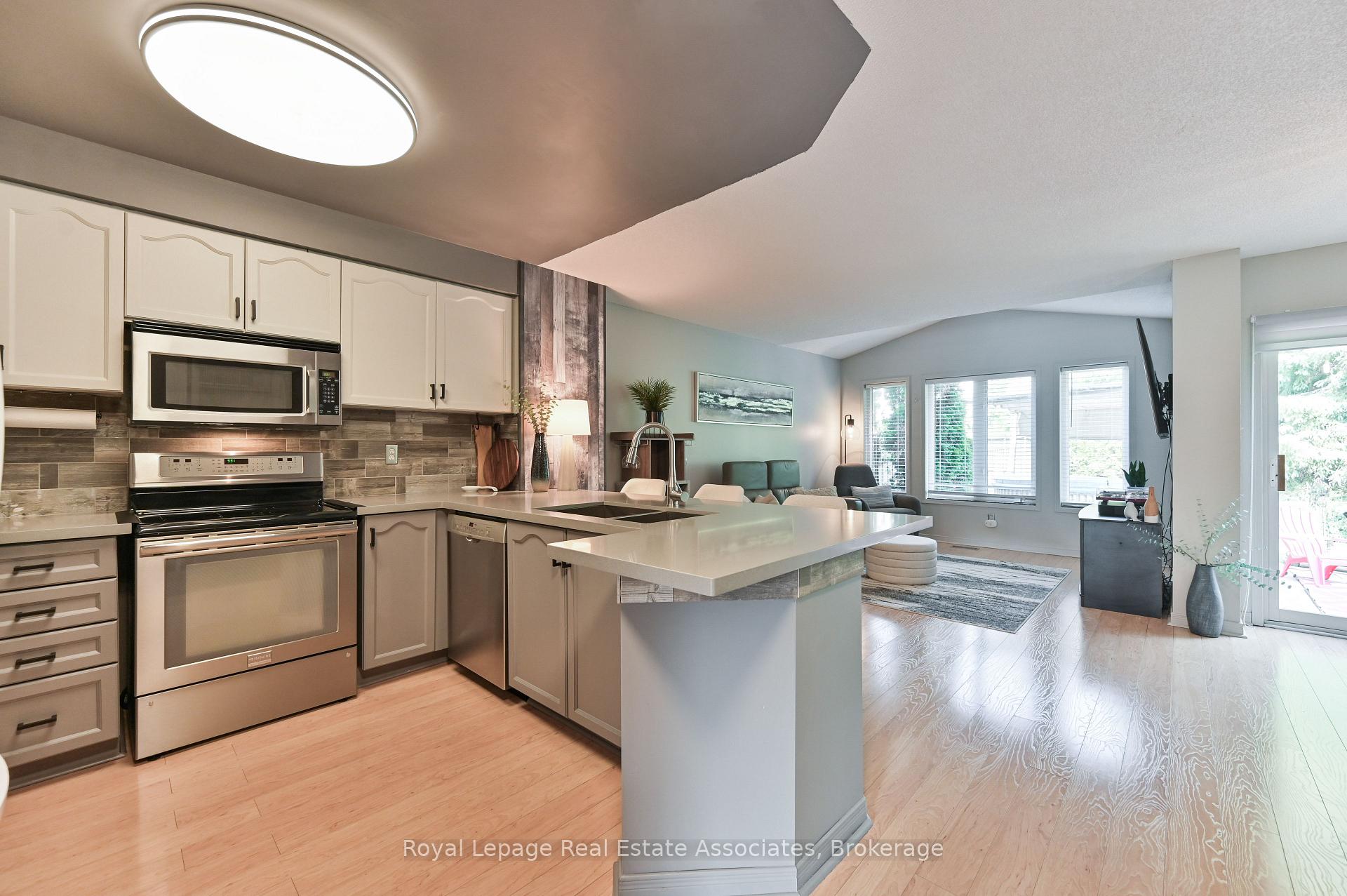 Photo 5 of 7514 Black Walnut Trail, Mississauga, Lisgar — HOMEH