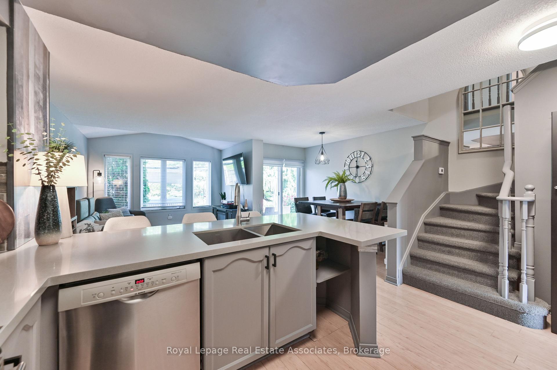 Photo 8 of 7514 Black Walnut Trail, Mississauga, Lisgar — HOMEH