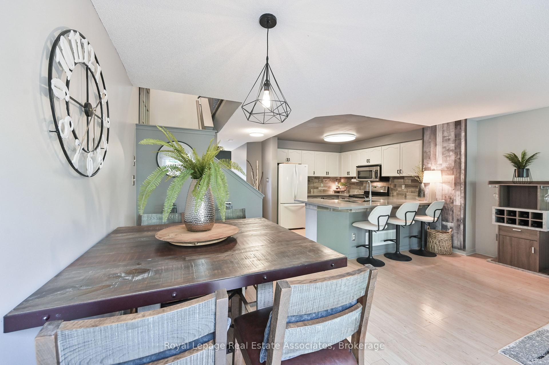 Photo 14 of 7514 Black Walnut Trail, Mississauga, Lisgar — HOMEH