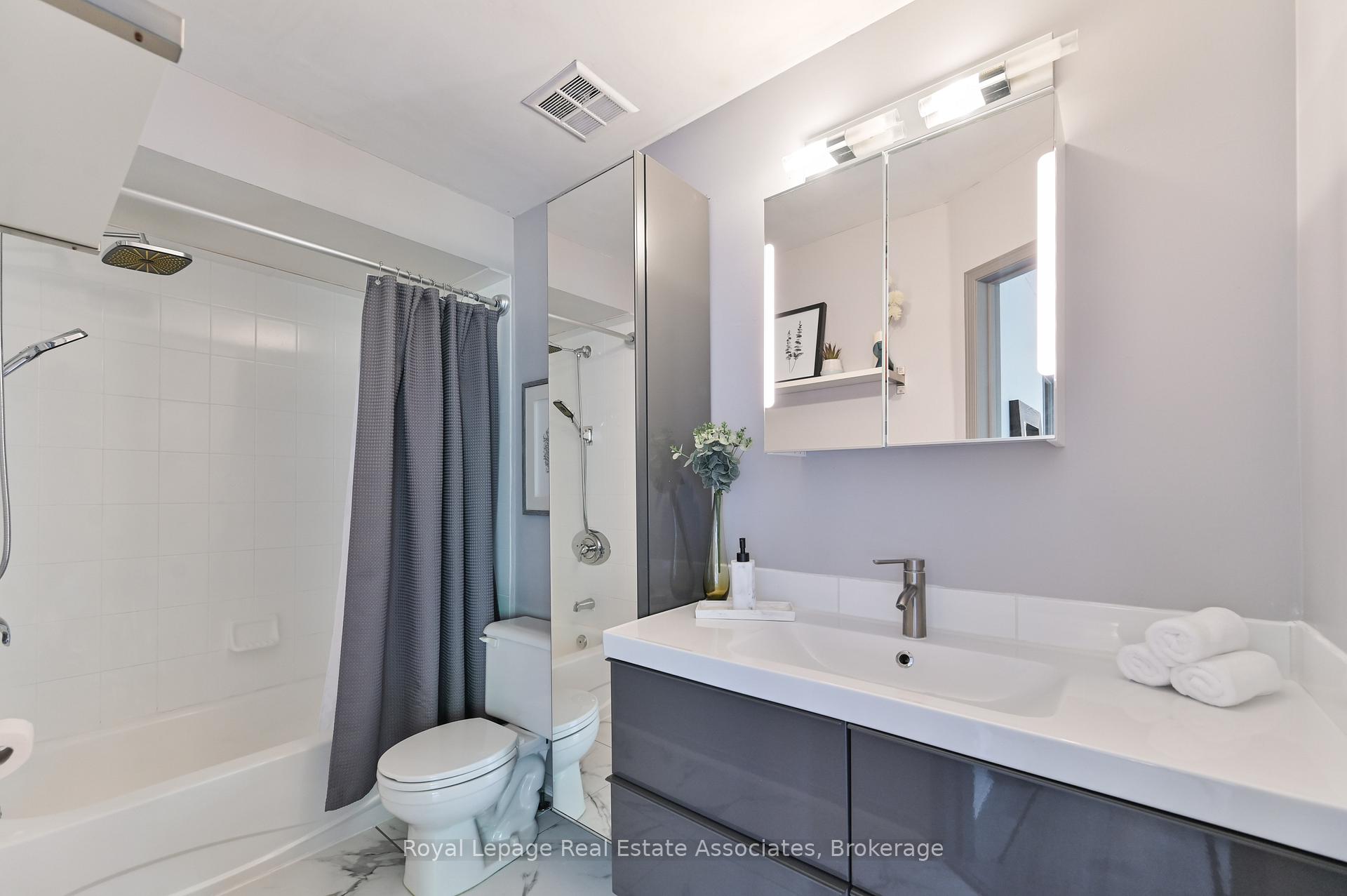 Photo 23 of 7514 Black Walnut Trail, Mississauga, Lisgar — HOMEH