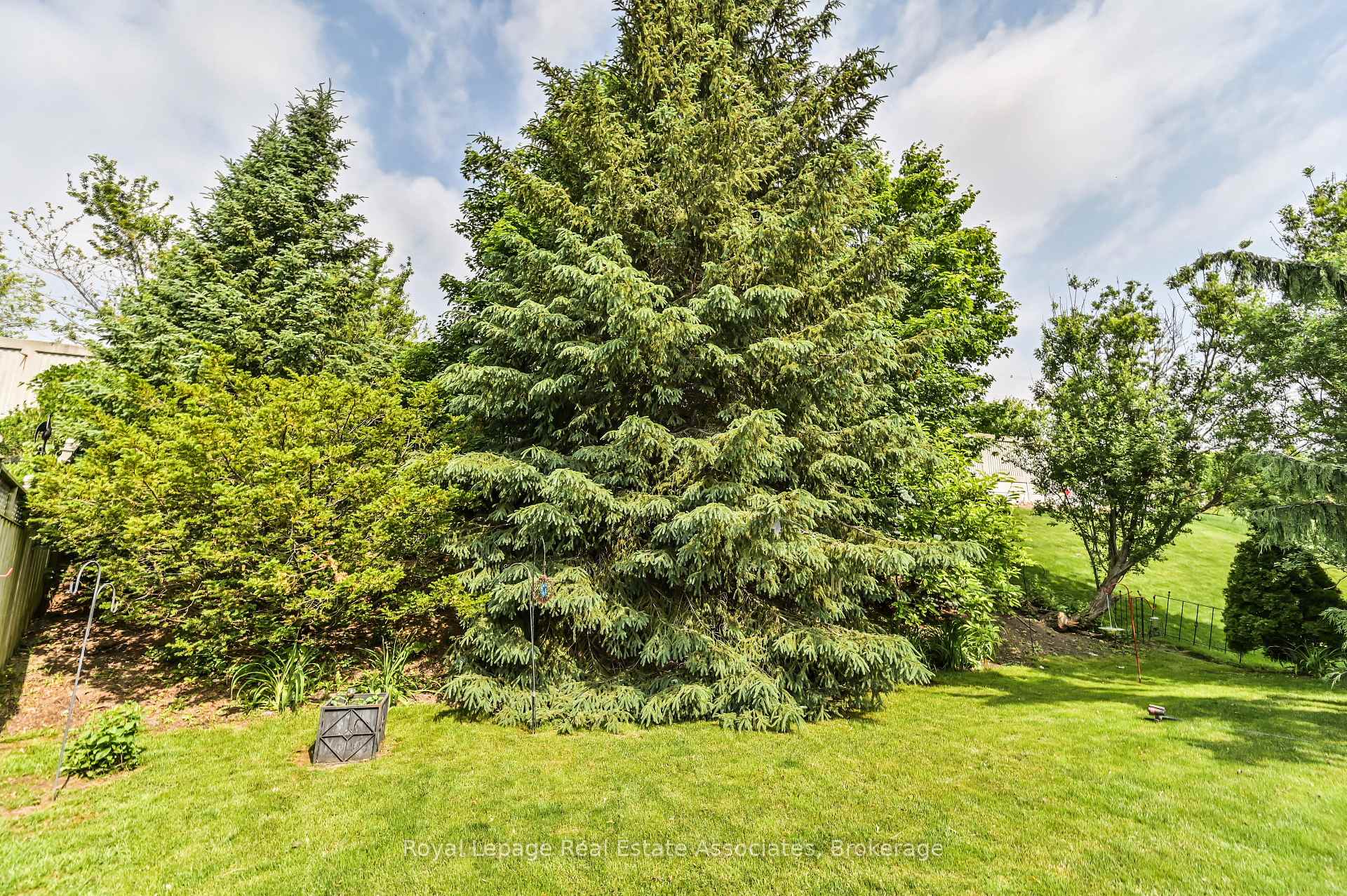 Photo 33 of 7514 Black Walnut Trail, Mississauga, Lisgar — HOMEH