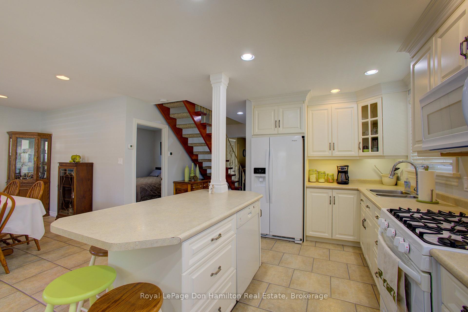Photo 18 of 625 Elizabeth Street E, North Perth, Listowel — HOMEH