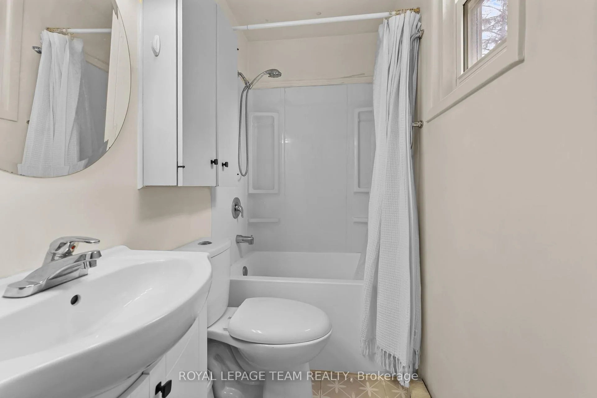 Photo 13 of Unit C, 10 Glen Avenue, Smiths Falls — HOMEH
