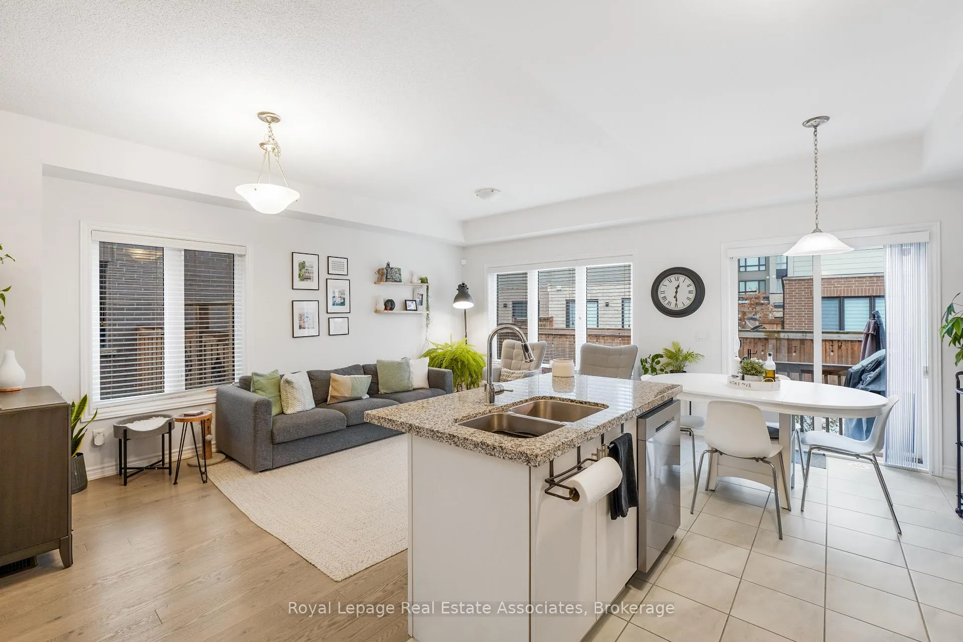 Photo 11 of 376 Wheat Boom Drive, Oakville, Joshua Meadows — HOMEH