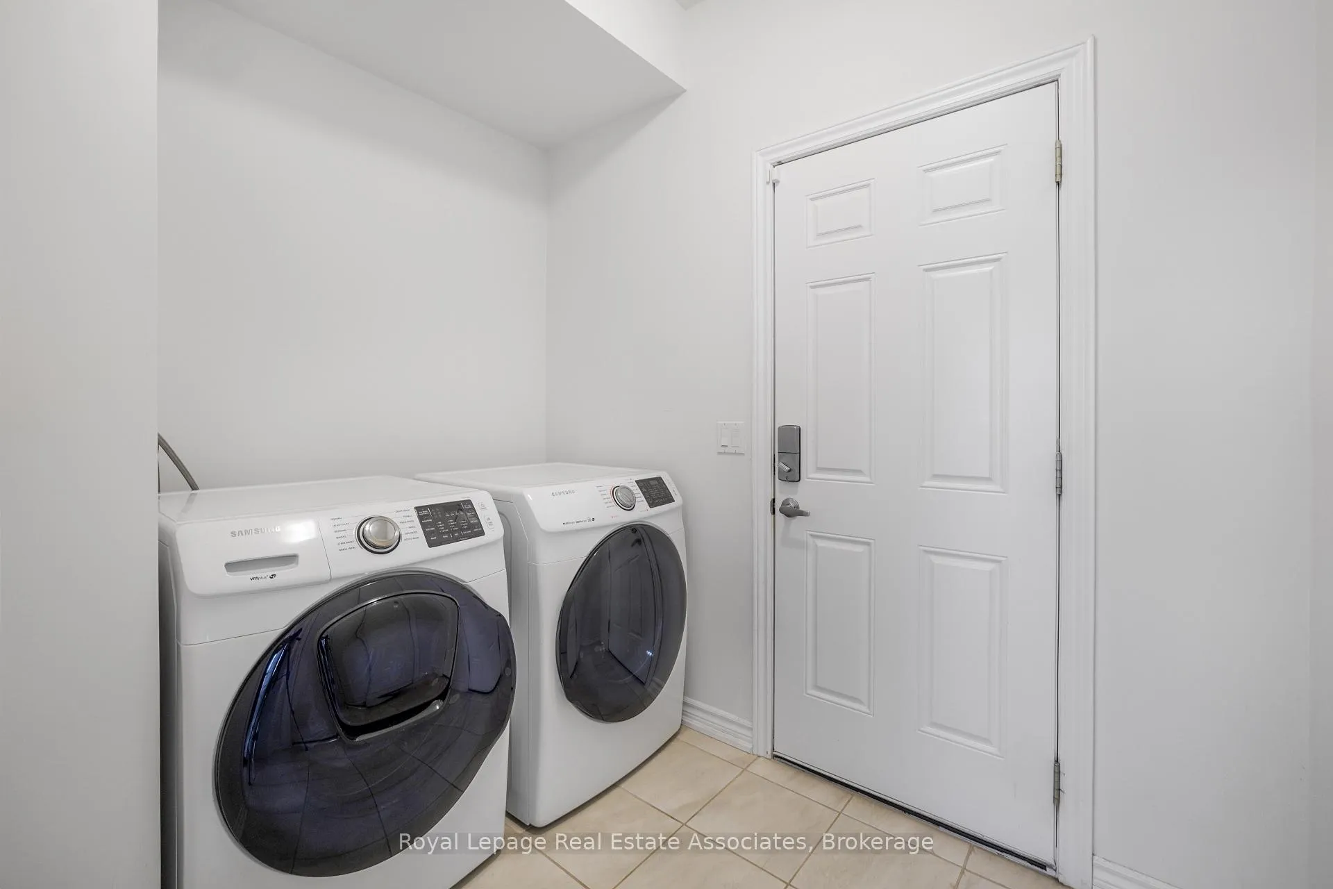 Photo 13 of 376 Wheat Boom Drive, Oakville, Joshua Meadows — HOMEH