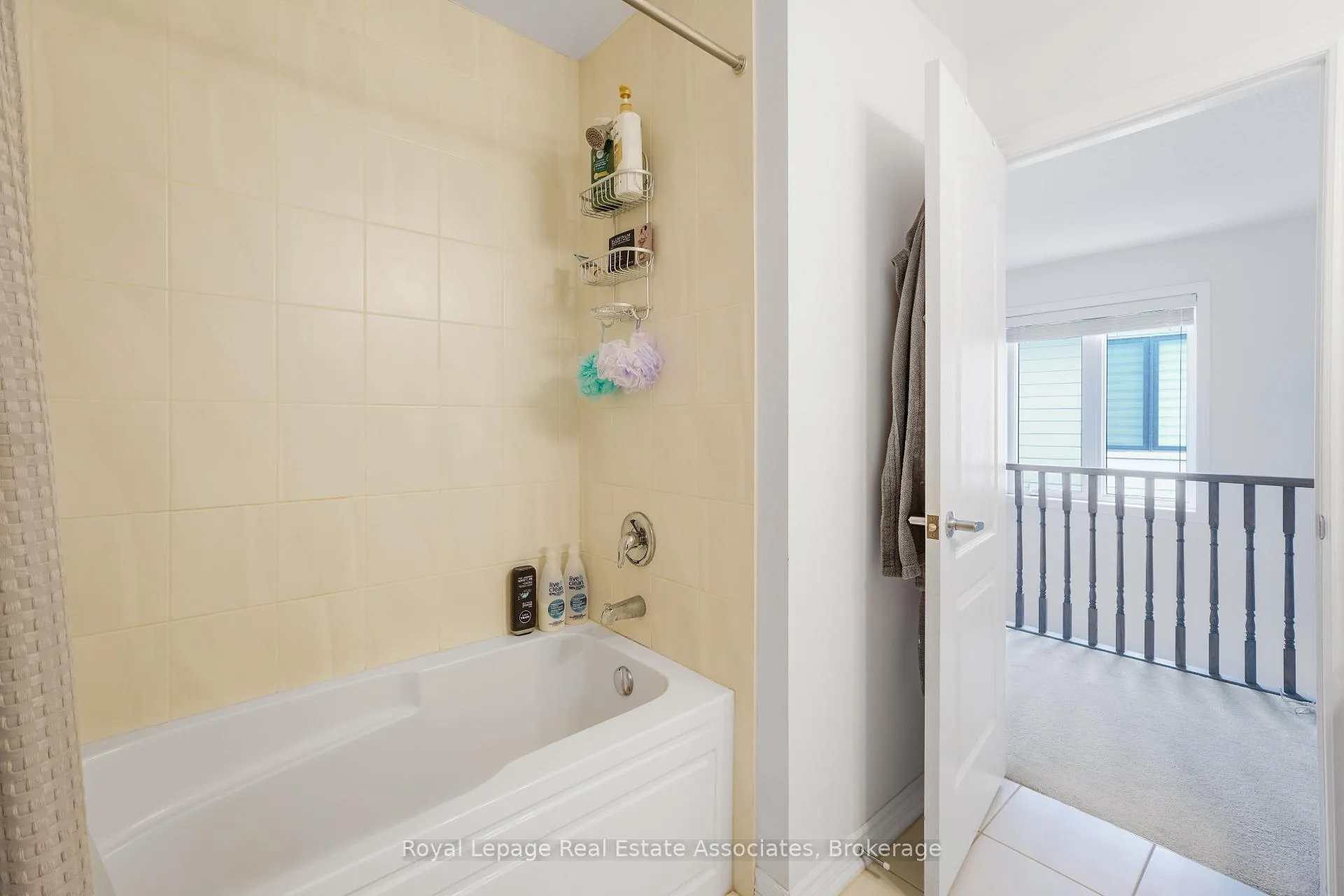 Photo 28 of 376 Wheat Boom Drive, Oakville, Joshua Meadows — HOMEH
