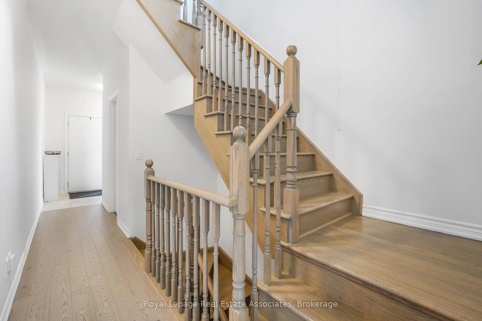 Photo 29 of 376 Wheat Boom Drive, Oakville, Joshua Meadows — HOMEH