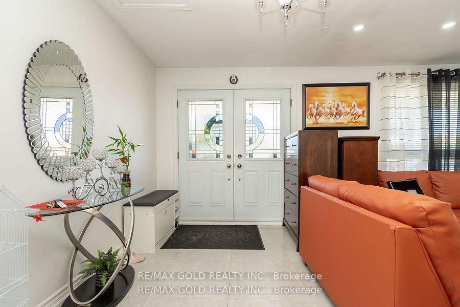 Photo 5 of 7563 Langworthy Drive, Mississauga, Malton — HOMEH