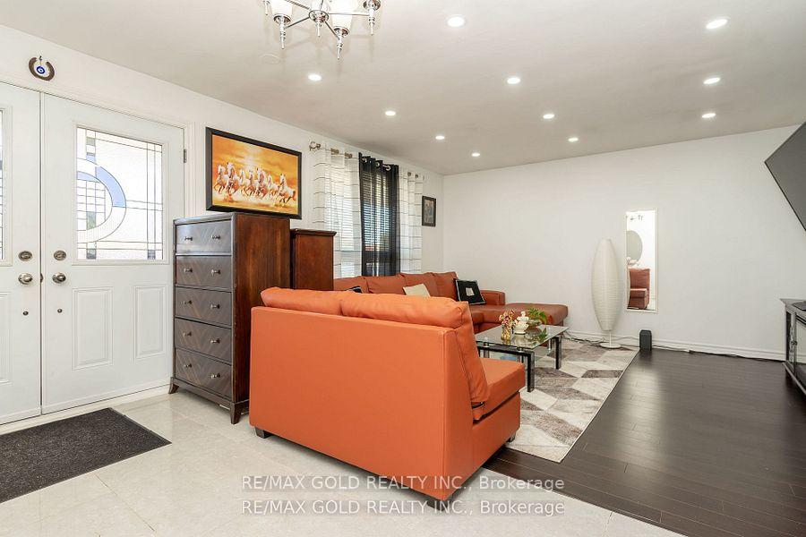 Photo 6 of 7563 Langworthy Drive, Mississauga, Malton — HOMEH