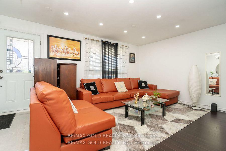 Photo 7 of 7563 Langworthy Drive, Mississauga, Malton — HOMEH