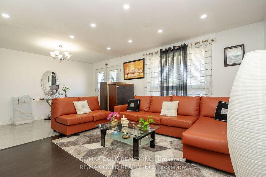 Photo 8 of 7563 Langworthy Drive, Mississauga, Malton — HOMEH